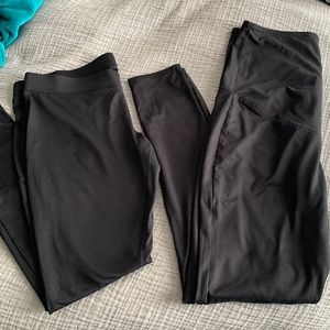 2 pairs of Ingrid & Isabel Maternity Leggings - size medium